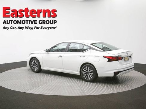 Used 2025 Nissan Altima 2.5 SV FWD image 64