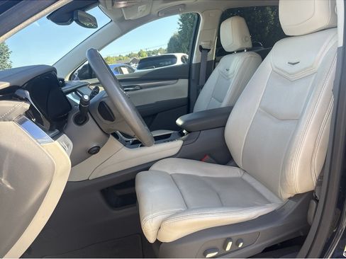 Used 2017 Cadillac XT5 Premium Luxury AWD/4WD image 5
