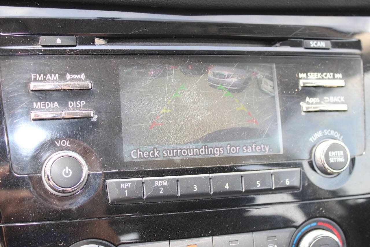 Used 2015 Nissan Rogue S AWD/4WD image 16