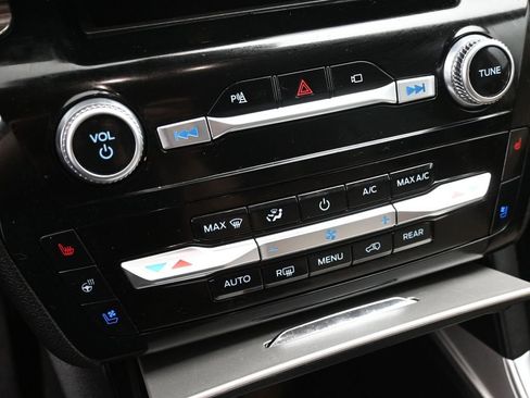 Certified 2023 Ford Explorer Limited image 17