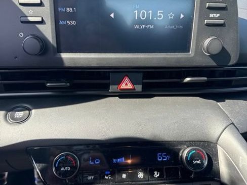 Used 2025 Hyundai Elantra Sport FWD image 14