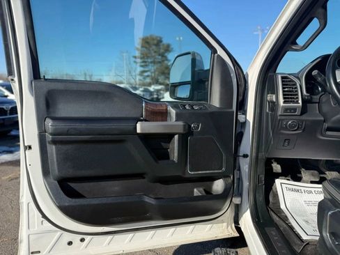 Used 2017 Ford F150 Platinum w/ Equipment Group 701A Luxury image 12