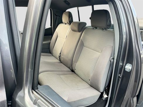 Used 2014 Toyota Tacoma Base image 21