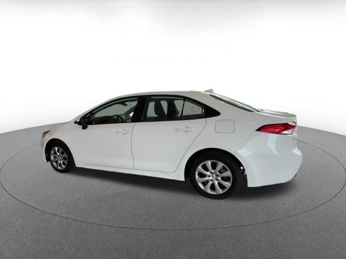 Used 2025 Toyota Corolla LE FWD image 9