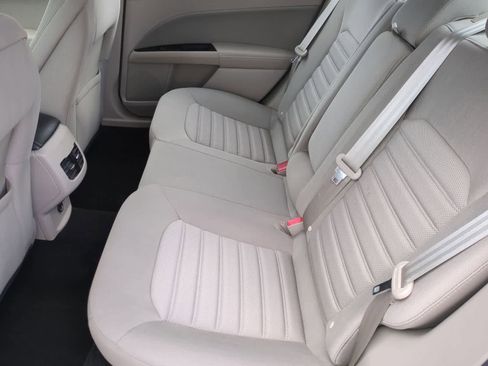 Used 2019 Ford Fusion SE FWD image 19