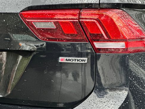 Used 2020 Volkswagen Tiguan SE image 34