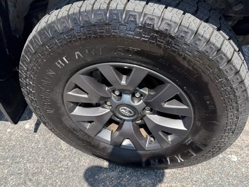 Used 2021 Toyota Tacoma SR5 w/ SR5 Appearance Package (SM) RWD image 9