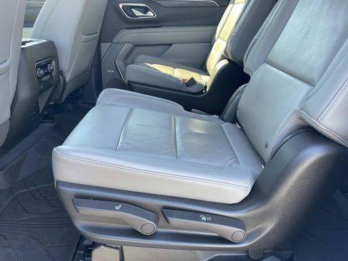 Used 2021 Chevrolet Suburban LT image 14