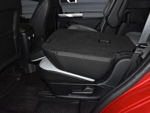 Used 2021 Ford Explorer XLT w/ Equipment Group 202A image 33