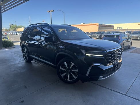 Used 2023 Honda Pilot Touring image 5