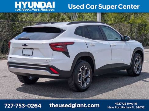 Used 2025 Chevrolet Trax LT w/ Driver Confidence Package FWD image 5