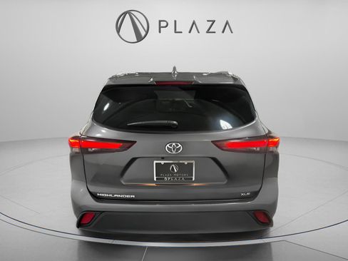 Used 2024 Toyota Highlander XLE image 5