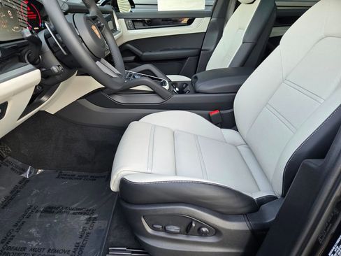 New 2026 Porsche Cayenne Coupe AWD/4WD image 26