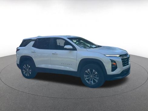 Used 2025 Chevrolet Equinox LT image 2