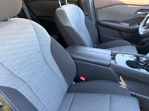 Certified 2023 Nissan Rogue SV FWD image 10