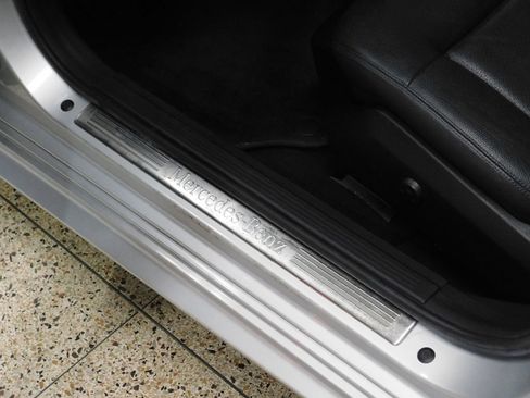 Used 2013 Mercedes-Benz E 350 4MATIC Sedan image 31