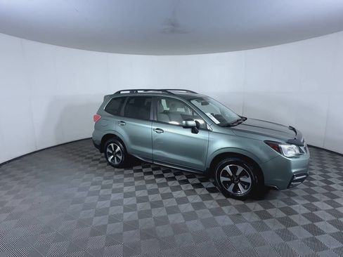Used 2018 Subaru Forester 2.5i Premium AWD/4WD image 2