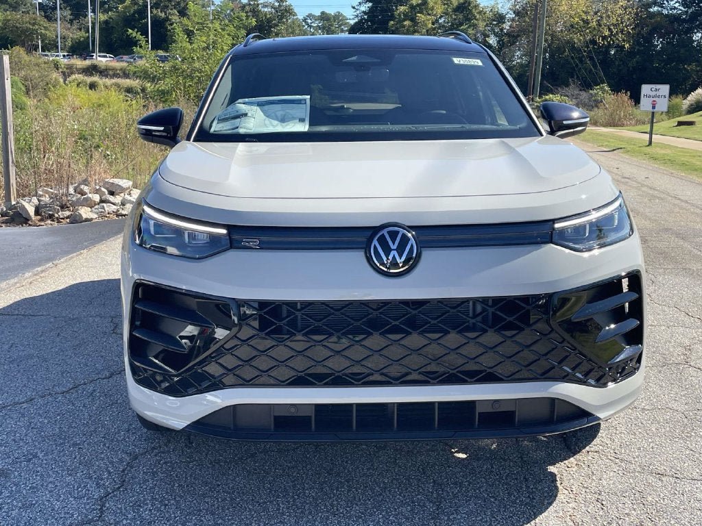 New 2026 Volkswagen Tiguan SE R-Line FWD image 2