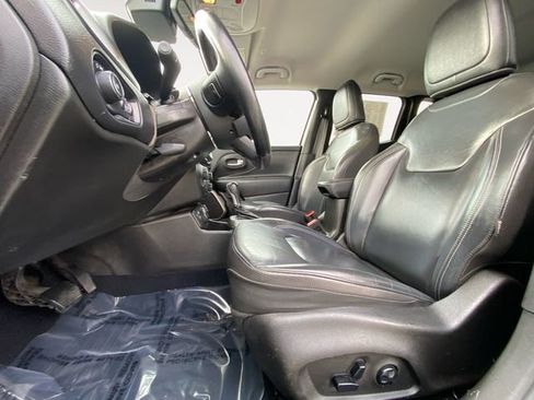 Used 2021 Jeep Renegade Limited w/ Luxury Group II image 9