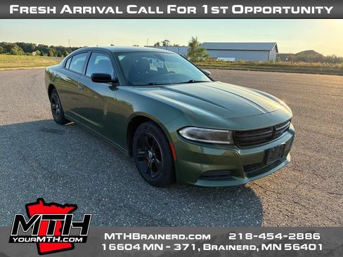 Used 2023 Dodge Charger SXT RWD image 2