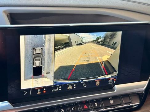 Used 2025 GMC Sierra 1500 SLT w/ SLT Premium Plus Package image 12