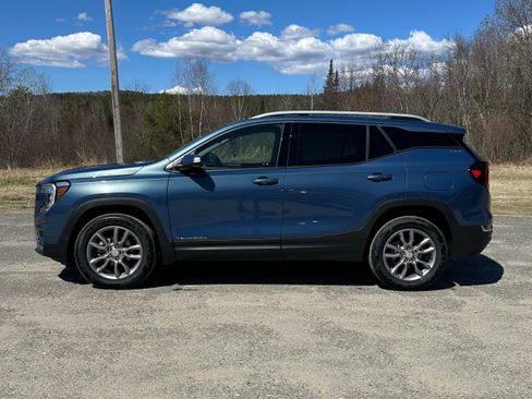 Used 2024 GMC Terrain SLT AWD/4WD image 6