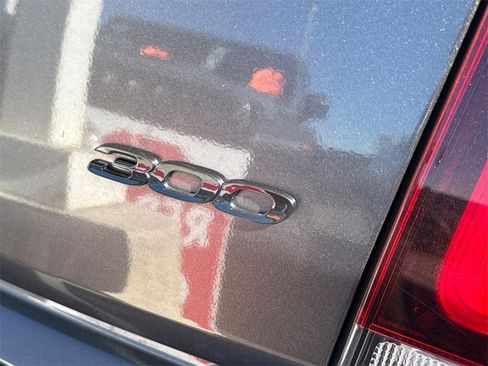 Used 2022 Chrysler 300 Touring w/ Sport Appearance Package image 17