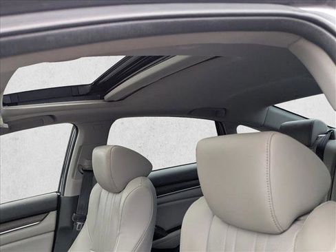 Used 2018 Honda Accord Touring image 14