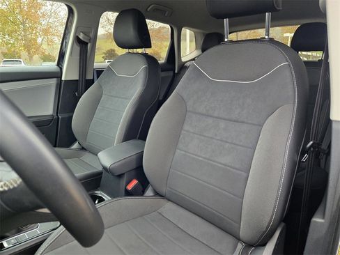 Used 2024 Volkswagen Taos SE image 20