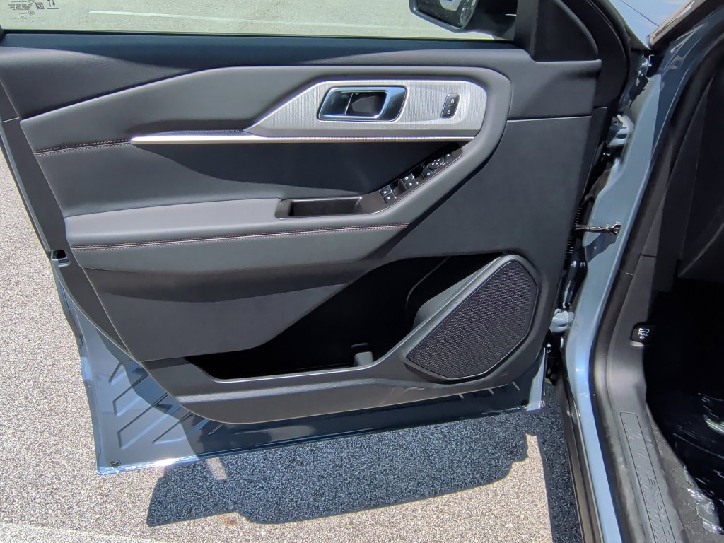 Used 2026 Ford Explorer Active RWD image 10