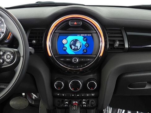 Used 2019 MINI Cooper 4-Door Hardtop image 26