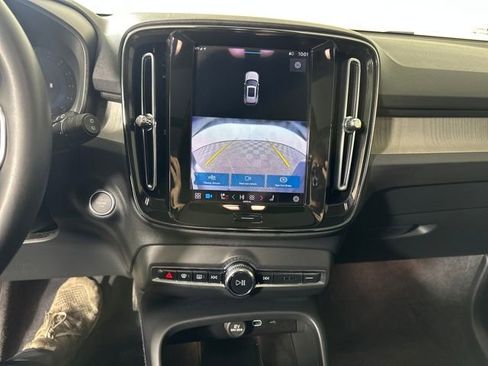 Used 2024 Volvo XC40 B5 Core image 21