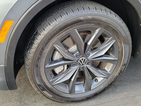 Used 2024 Volkswagen Tiguan SE FWD image 9