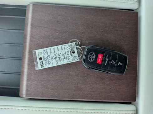 Used 2024 Toyota Sequoia Capstone AWD/4WD image 36