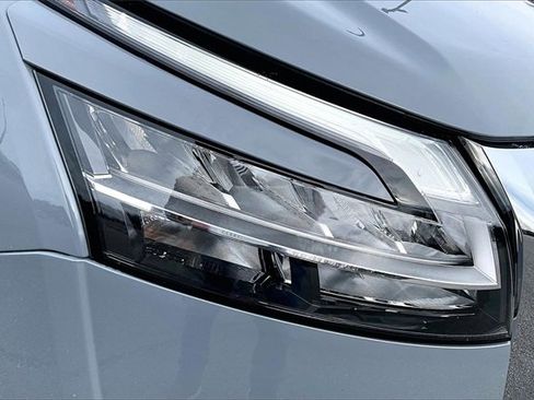 Used 2024 Nissan Pathfinder Platinum w/ Cargo Package image 30