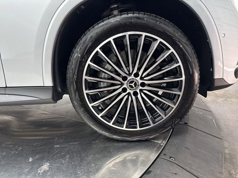 Used 2025 Mercedes-Benz GLC 300 4MATIC image 9