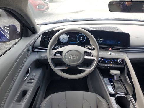 Used 2025 Hyundai Elantra SEL image 9