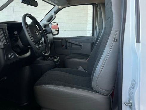 Used 2024 GMC Savana 2500 w/ Driver Convenience Package image 9