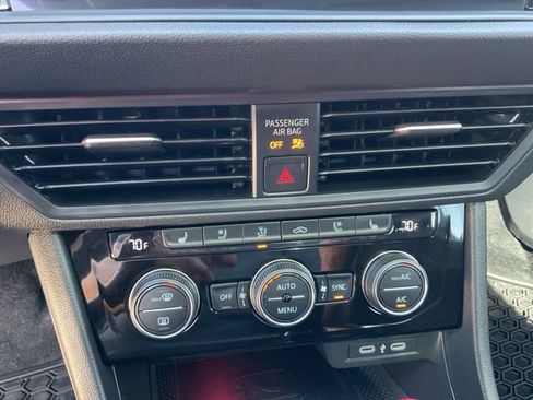 Used 2024 Volkswagen Jetta GLI Autobahn image 17