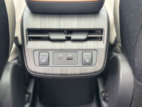 Used 2023 Nissan Ariya AWD image 19