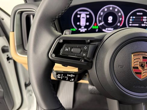 Certified 2026 Porsche Cayenne AWD/4WD image 28