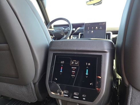 New 2026 GMC Yukon XL AT4 Ultimate w/ LPO, Illumination Package image 29