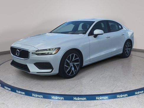 Used 2020 Volvo S60 T5 Momentum FWD image 1
