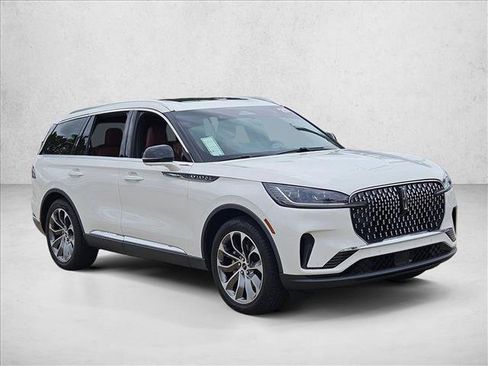 Used 2025 Lincoln Aviator Reserve w/ Illumination Package RWD image 3