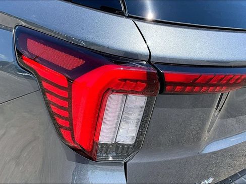 Certified 2025 Ford Explorer Platinum w/ LUX Leather Package AWD/4WD image 31
