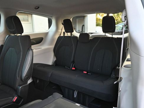 Used 2021 Chrysler Voyager LX FWD image 24