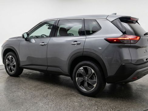 Used 2025 Nissan Rogue SV AWD/4WD image 6