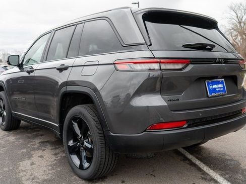 Used 2023 Jeep Grand Cherokee Altitude image 8