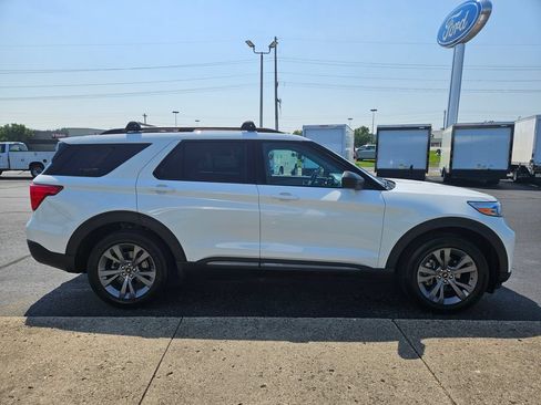 Used 2021 Ford Explorer XLT w/ Equipment Group 202A AWD/4WD image 5