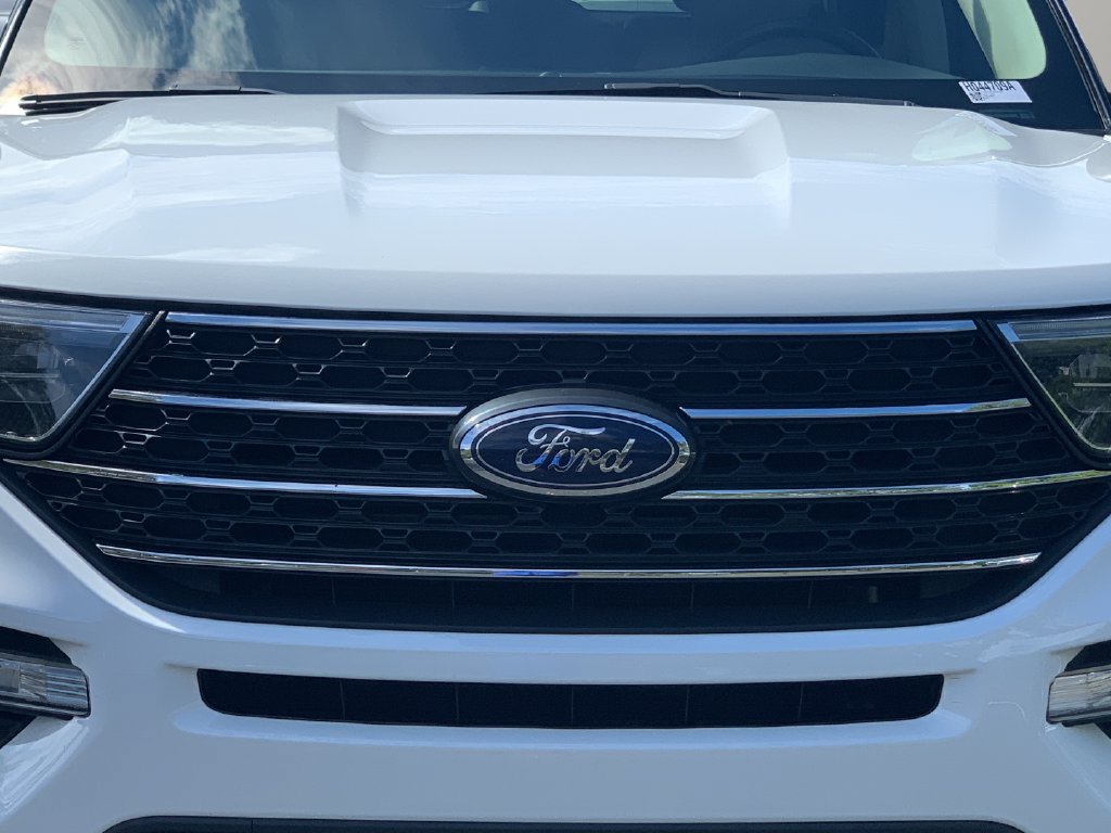 Used 2024 Ford Explorer XLT w/ Equipment Group 202A RWD image 42